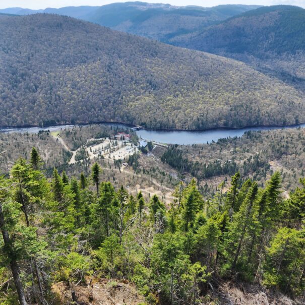 Guided Hiking Tour Jacques-Cartier National Park with Alasi Québec.