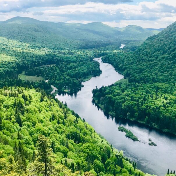 Guided Hiking and Kayaking Tour Jacques-Cartier National Park with Alasi Québec.